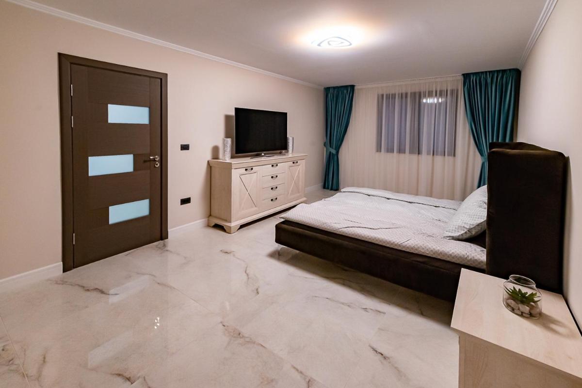 Moky Rezident 2 Apartment Arad Exterior photo