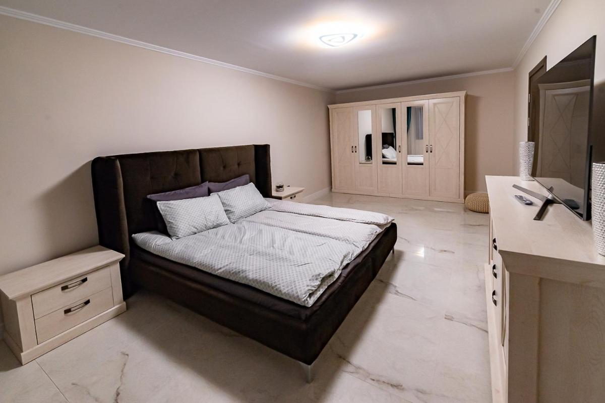 Moky Rezident 2 Apartment Arad Exterior photo