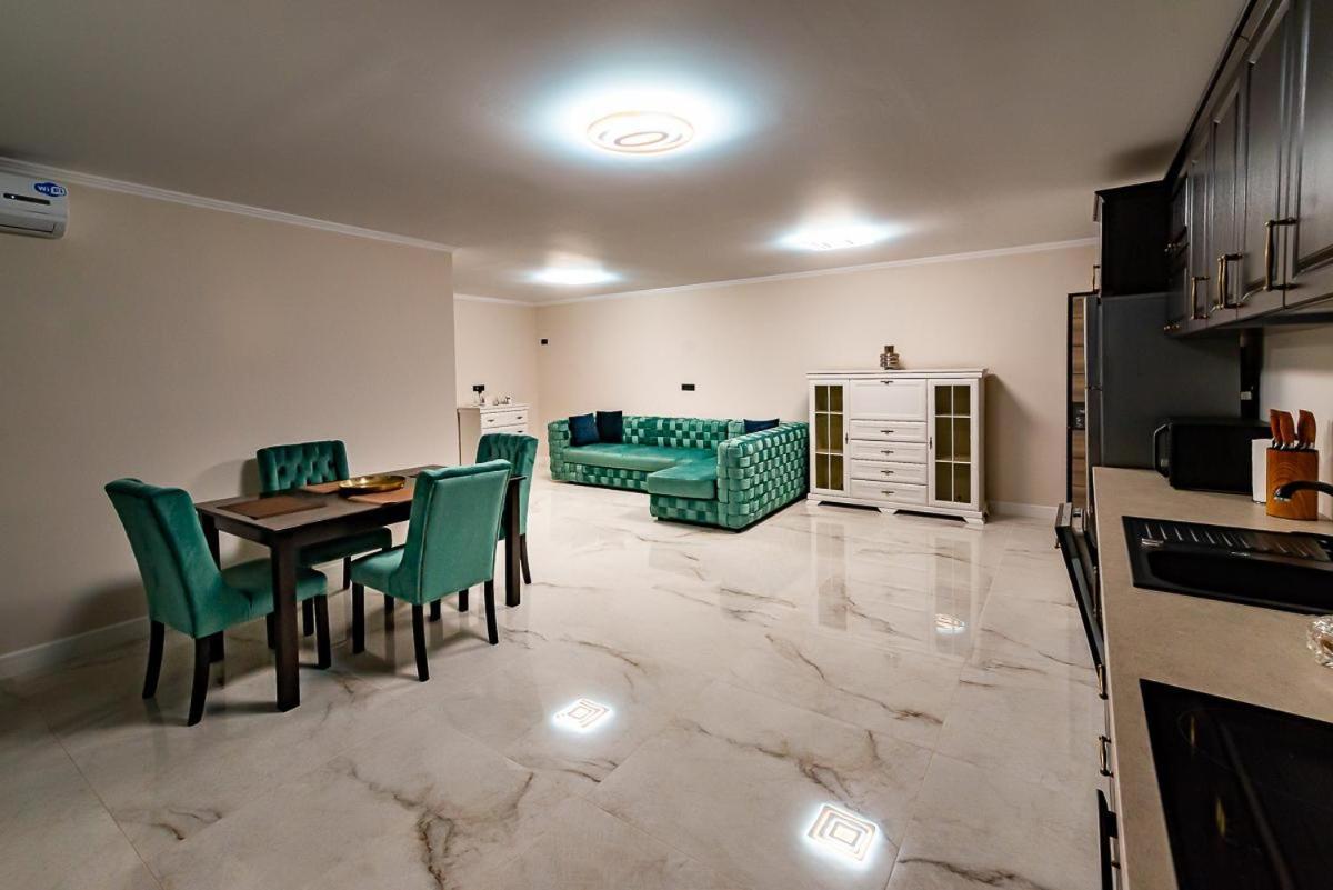 Moky Rezident 2 Apartment Arad Exterior photo