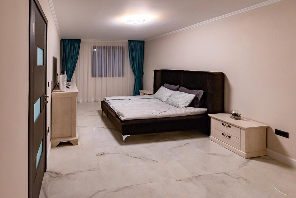 Moky Rezident 2 Apartment Arad Exterior photo