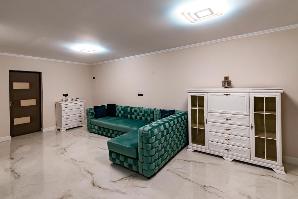 Moky Rezident 2 Apartment Arad Exterior photo