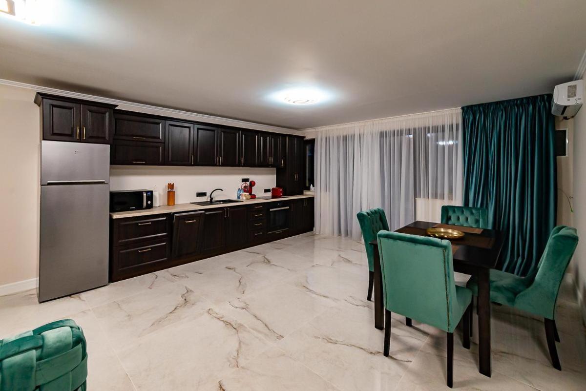 Moky Rezident 2 Apartment Arad Exterior photo